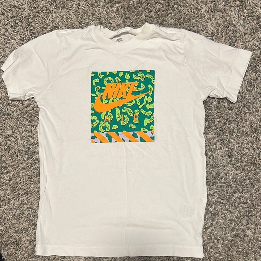 Nike White and Green Short Sleeve Tee
